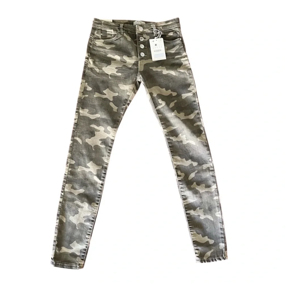 Bershka camo pants NWT size 4